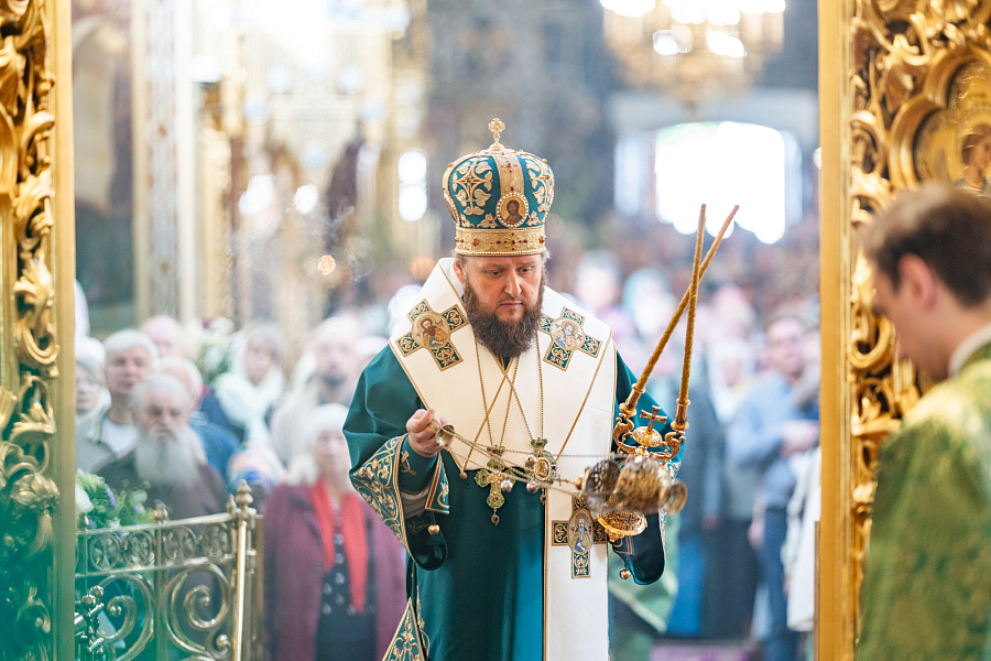 Божественная литургия и вечерня с чтением коленопреклонных молитв в Троицком кафедральном соборе Подольска